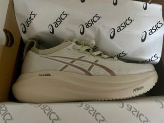 Asics Gel-Nimbus 27 Beige/Oro