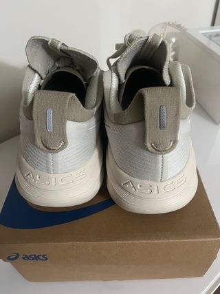 Asics Gel-Nimbus 27 Beige/Oro