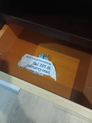 Mueble de entrada con espejo y colgadores