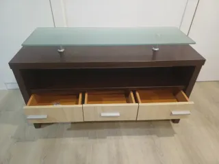Mueble de entrada con espejo y colgadores
