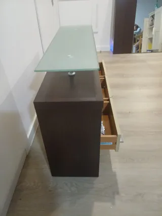 Mueble de entrada con espejo y colgadores