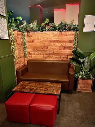 Sofá y Mesitas Auxiliares