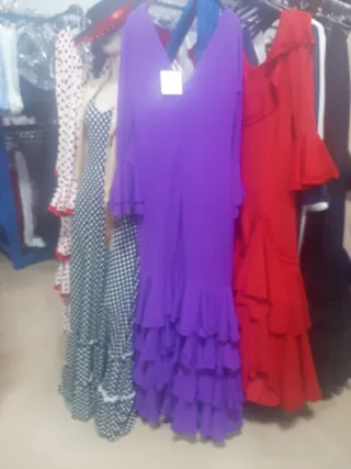 Vestido de flamenca morado con volantes