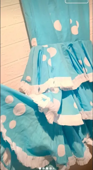 Falda flamenca azul con lunares blancos