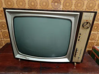 Televisor Invicta 6623  UHF Años 60