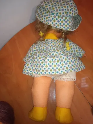 Muñeca antigua de tela