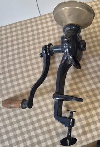 Molinillo de café antiguo