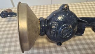 Molinillo de café antiguo