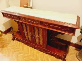 Mueble recibidor de madera con mármol