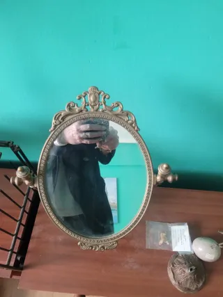 Espejo de tocador vintage dorado