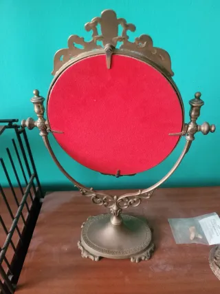 Espejo de tocador vintage dorado