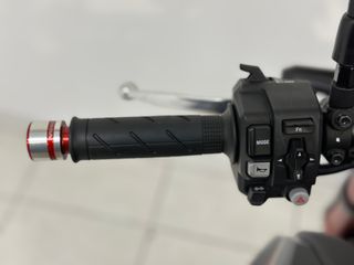 HONDA CB750F HORNET - MUCHOS EXTRAS!!