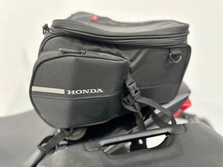 HONDA CB750F HORNET - MUCHOS EXTRAS!!