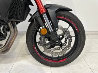 HONDA CB750F HORNET - MUCHOS EXTRAS!!