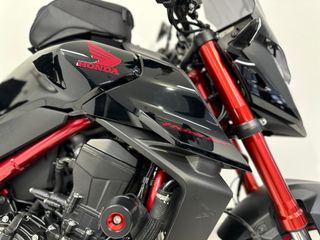 HONDA CB750F HORNET - MUCHOS EXTRAS!!