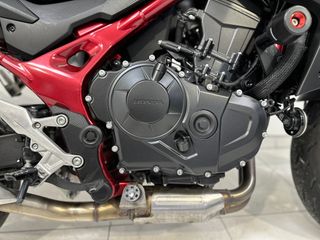 HONDA CB750F HORNET - MUCHOS EXTRAS!!