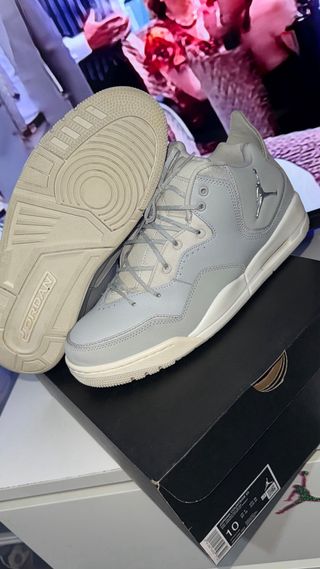 Zapatillas Jordan Gris y Blanco Talla 42