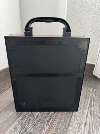 Armario Barbie con ropa, accesorios y 2 muñecas