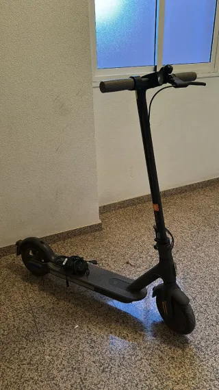 Xiaomi Mi Electric Scooter + Cargador