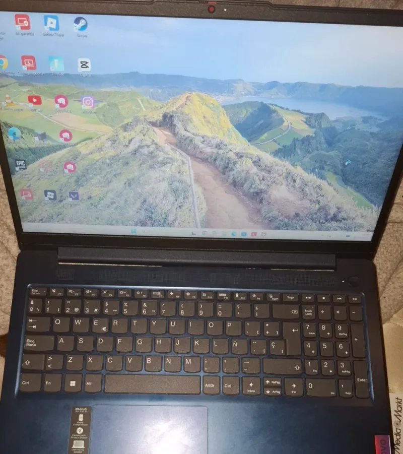 Lenovo IdeaPad Slim 3 15AMN8 Azul