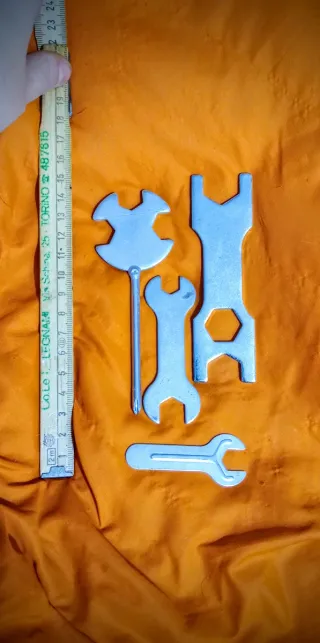 Attrezzi stampati per montare/smontare