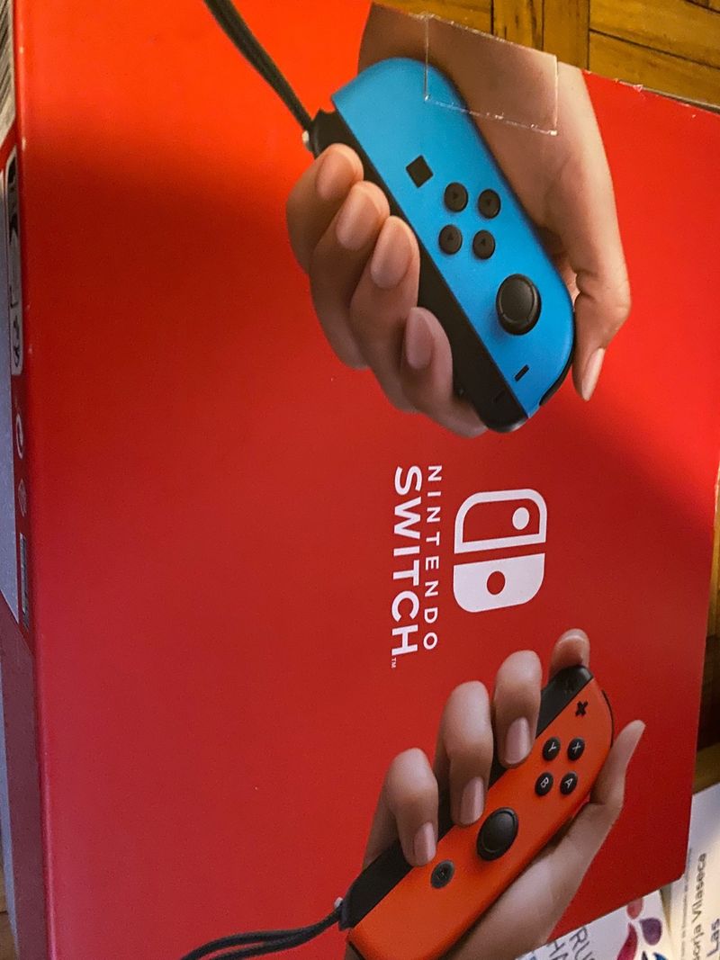 Nintendo Switch Joy-Con Azul y Naranja con juegos