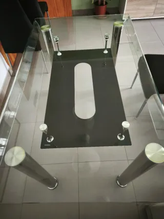 Mesa y sillas de comedor