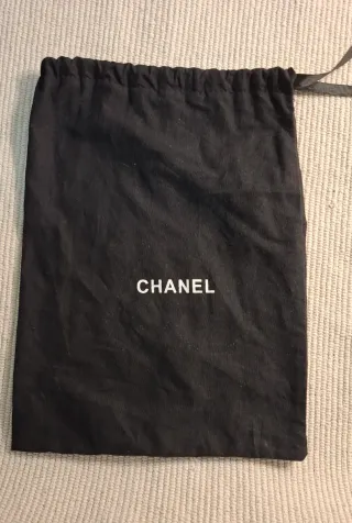Bolsa protectora Chanel negra