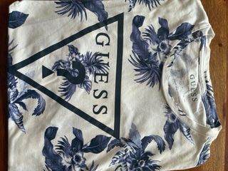 Pantalones, camisa y camisetas