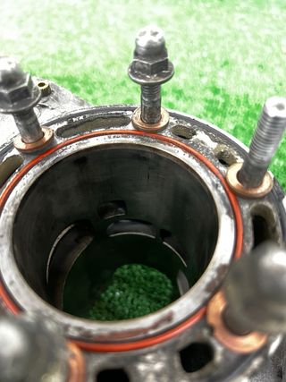 Cilindro y pistón Suzuki RM 250 1999