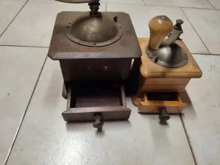 Macinini da caffè vintage in legno