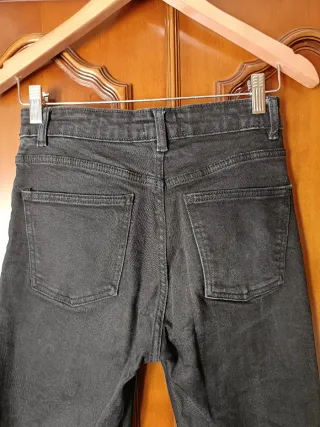 Pantalón vaquero Zara negro