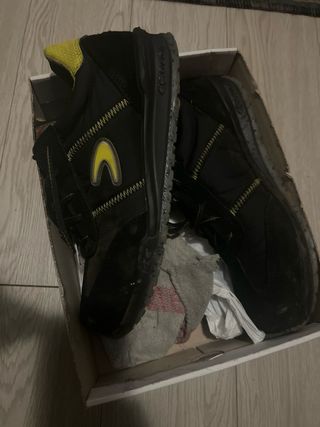Zapatos de seguridad negros y amarillos