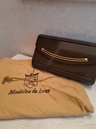 Borsa vintage marrone con dettagli oro