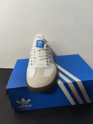 Adidas  talla 40  Blancas y Plateadas