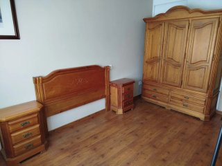 Dormitorio completo de madera maciza