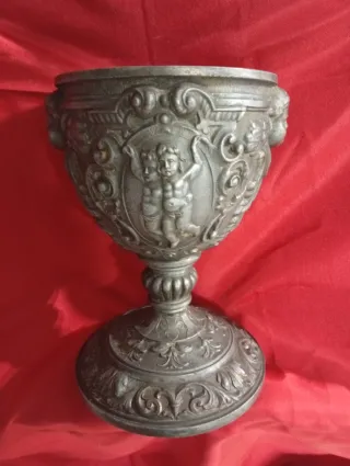 Cáliz decoración antiguo hierro fundido
