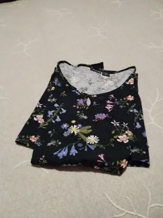 Vestido negro estampado floral