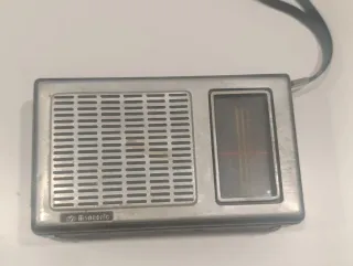 Pack de radios antiguas y linternas