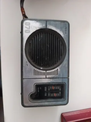 Pack de radios antiguas y linternas