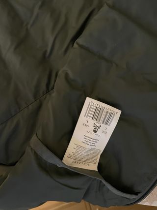 Chaleco Scalpers verde caqui acolchado.