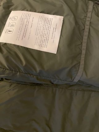 Chaleco Scalpers verde caqui acolchado.