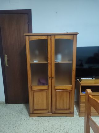 Mueble de salón madera y cristal