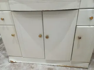 Mueble de baño con espejo y armario