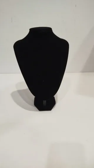 Bustos para collares negros