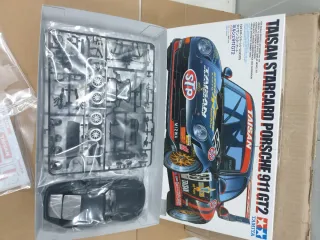 Maqueta Tamiya Porsche 911 GT2 Taisan Starcard