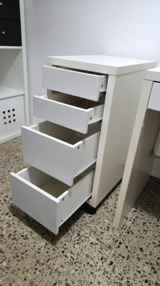 Escritorio y cajonera Micke Ikea