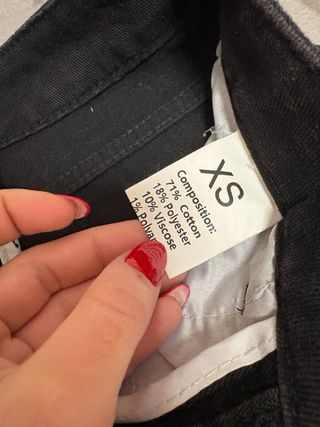 Pantalón vaquero negro roto