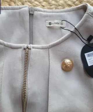 Vestido rosa nude con detalles dorados