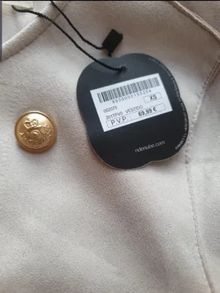 Vestido rosa nude con detalles dorados